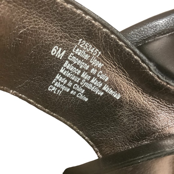 SOFFT SLIP ON BLACK SANDALS/ STRAPPY WITH GOLD HOOP DETAILS/ 4” HEEL/Size 6M - Picture 11 of 12